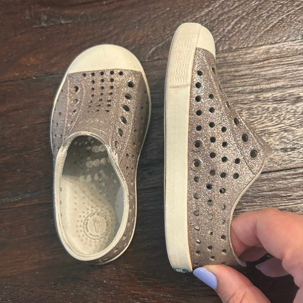 Native Kids Water Shoes in Sparkly Metal Bling/ Shell White - Picture 6 of 8